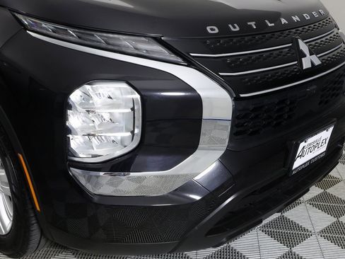 Used 2024 Mitsubishi Outlander ES image 36