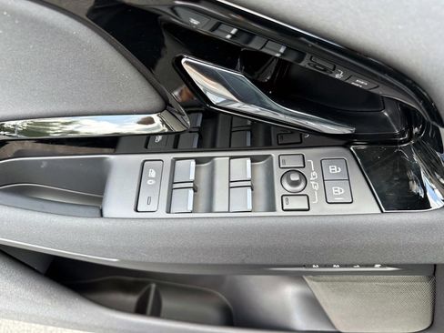 Used 2024 Land Rover Range Rover Evoque Dynamic SE image 15