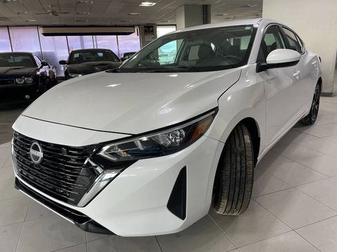 Used 2024 Nissan Sentra SV image 3