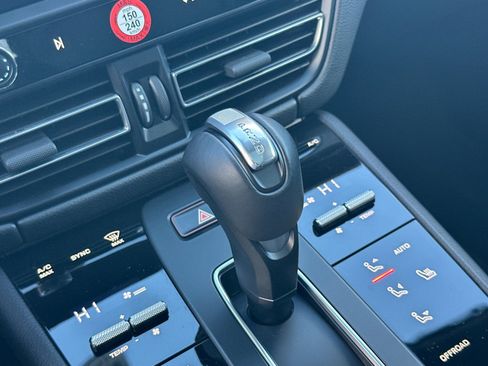 Used 2025 Porsche Macan Turbo image 22