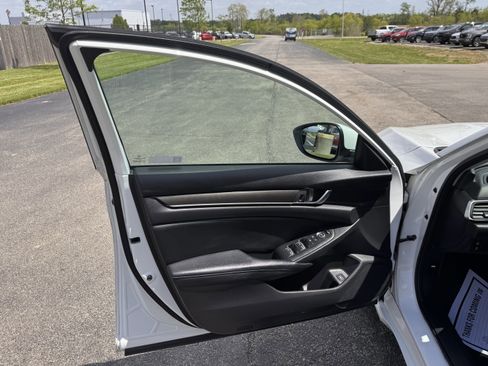 Used 2018 Honda Accord LX image 22
