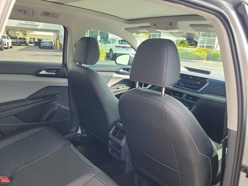 Certified 2023 Volkswagen Taos SE FWD image 9