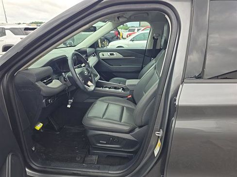 Used 2025 Ford Explorer Active w/ Active Comfort Package AWD/4WD image 5