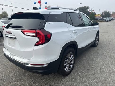 Used 2024 GMC Terrain SLT image 6
