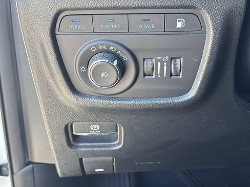 Used 2022 Jeep Grand Cherokee Summit AWD/4WD image 11