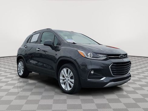 Used 2019 Chevrolet Trax Premier w/ LPO, Cargo Package image 2