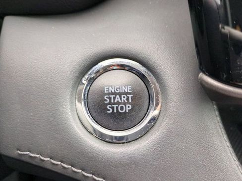 Used 2022 Toyota Highlander LE FWD image 29