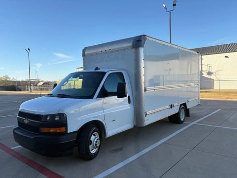 Used 2020 GMC Savana 3500 Extended w/ Driver Convenience Package image 4