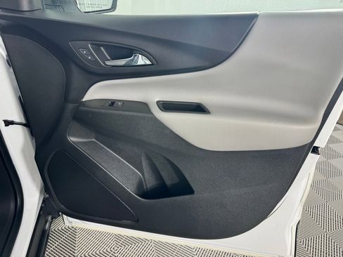 Used 2023 Chevrolet Equinox LT image 29
