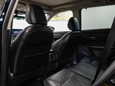 Used 2021 Nissan Rogue Platinum image 19