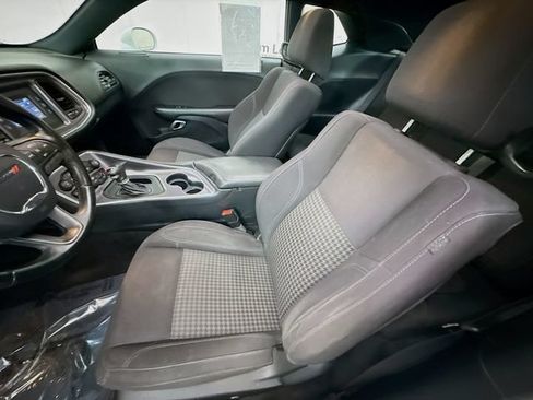 Used 2015 Dodge Challenger SXT w/ Driver Convenience Group RWD image 19