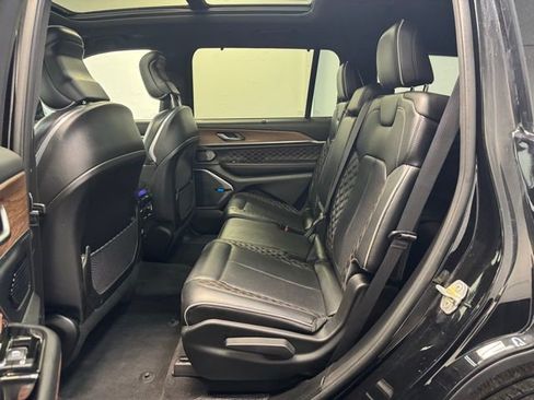 Used 2021 Jeep Grand Cherokee L Summit w/ Luxury Tech Group V AWD/4WD image 29