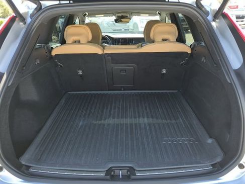 Used 2021 Volvo XC60 T5 Inscription w/ Protection Package Premier image 10