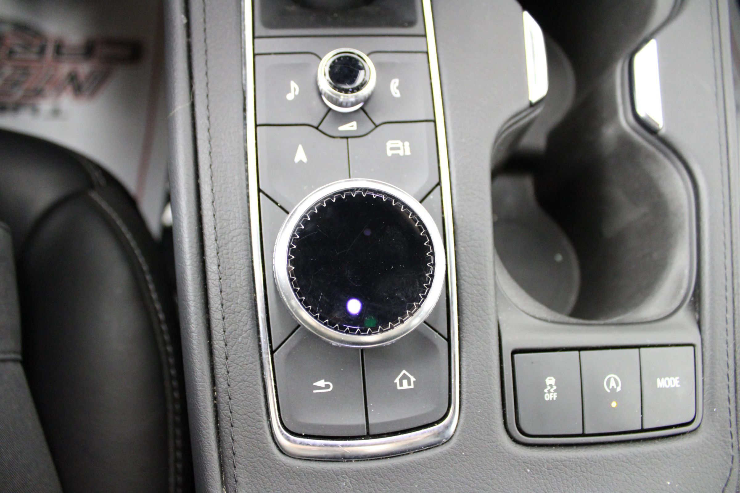 Used 2024 Cadillac XT4 Premium Luxury FWD image 25