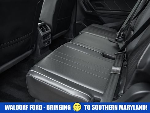 Used 2022 Volkswagen Tiguan SE image 37