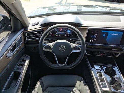 Used 2024 Volkswagen Atlas SE w/ Panoramic Sunroof Package image 27