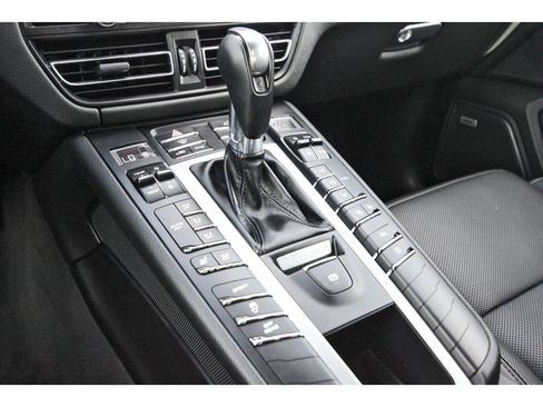 Used 2020 Porsche Macan S image 29