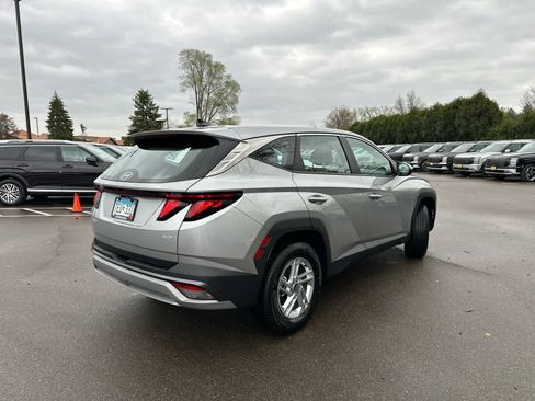 Used 2025 Hyundai Tucson SE image 2