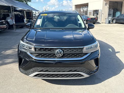 Used 2022 Volkswagen Taos SE image 2