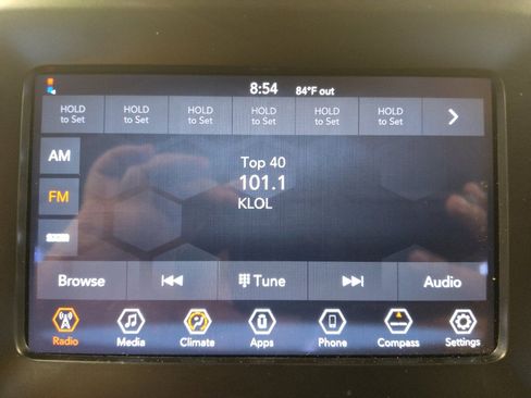 Used 2019 Jeep Cherokee Latitude w/ Popular Appearance Group FWD image 25