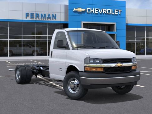 New 2026 Chevrolet Express 4500 w/ Power Convenience Package RWD image 8