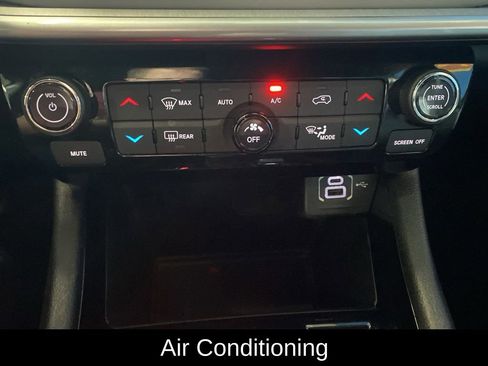 Used 2025 Jeep Compass Limited AWD/4WD image 7