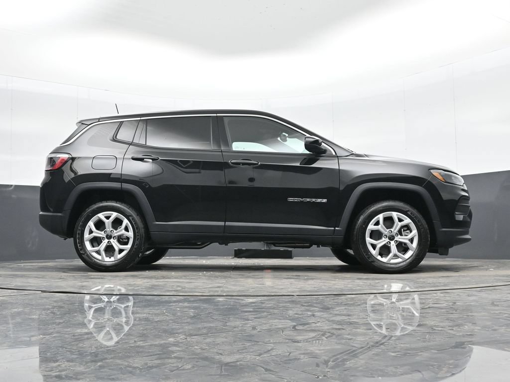 Used 2025 Jeep Compass Sport w/ Mopar Graphics Package AWD/4WD image 35
