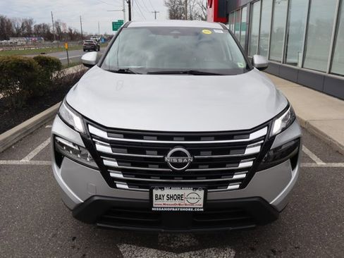 Certified 2025 Nissan Rogue SV image 5