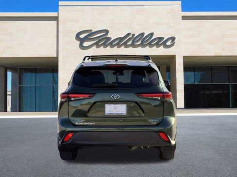 Used 2024 Toyota Highlander XLE image 4