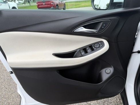 Used 2022 Buick Encore GX Select FWD image 11