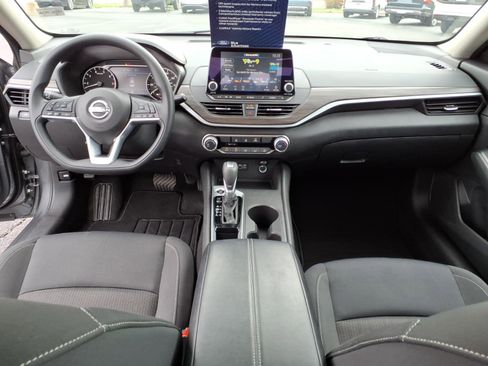 Used 2025 Nissan Altima 2.5 SV image 16