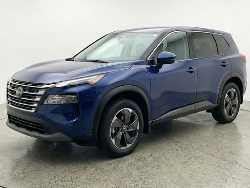 Used 2025 Nissan Rogue SV image 3