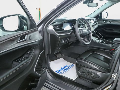 Used 2023 Jeep Grand Cherokee 4WD 4xe image 3