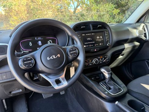 Used 2024 Kia Soul LX w/ Option Group 015 FWD image 30