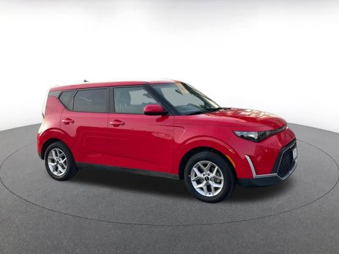 Used 2025 Kia Soul LX w/ LX Technology Package image 2