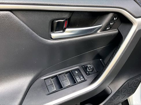 Certified 2022 Toyota RAV4 XSE AWD/4WD image 32