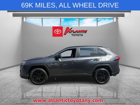 Used 2020 Toyota RAV4 LE w/ Carpet Mat Package AWD/4WD image 5