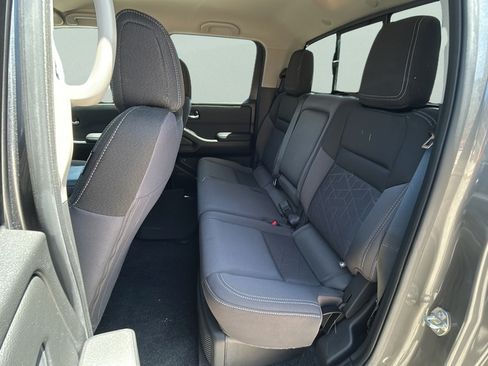 Used 2025 Nissan Frontier SV w/ SV Convenience Package RWD image 16