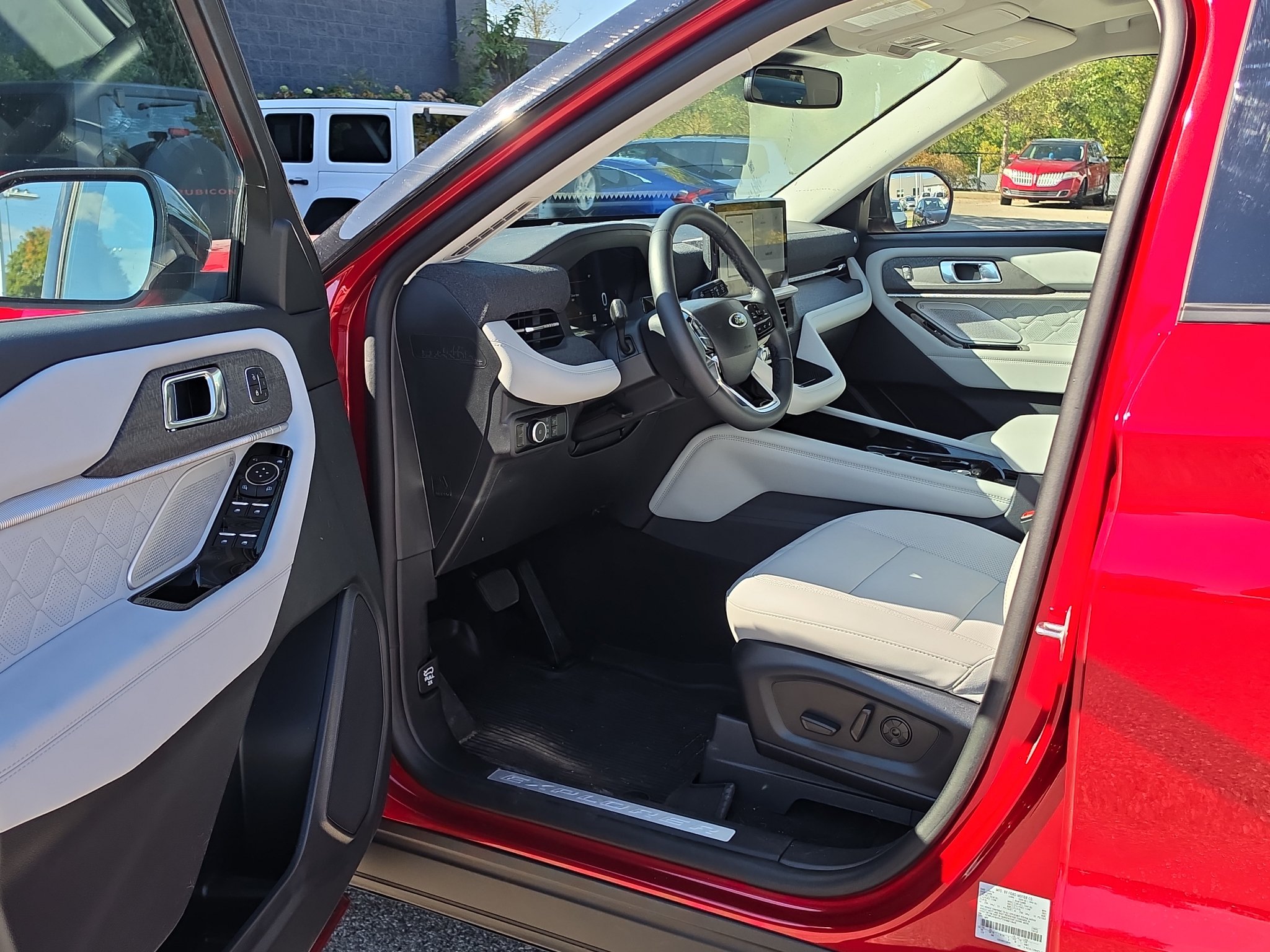 Used 2026 Ford Explorer Platinum w/ LUX Leather Package AWD/4WD image 9