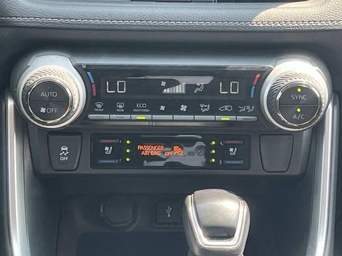 Used 2020 Toyota RAV4 Limited AWD/4WD image 16