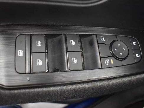 Used 2025 Nissan Kicks SV image 21