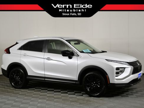 Used 2024 Mitsubishi Eclipse Cross LE image 1