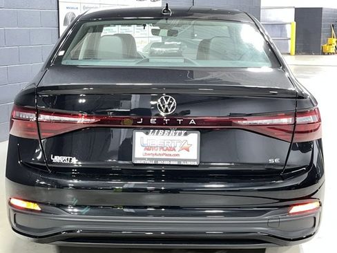 New 2025 Volkswagen Jetta SE image 8