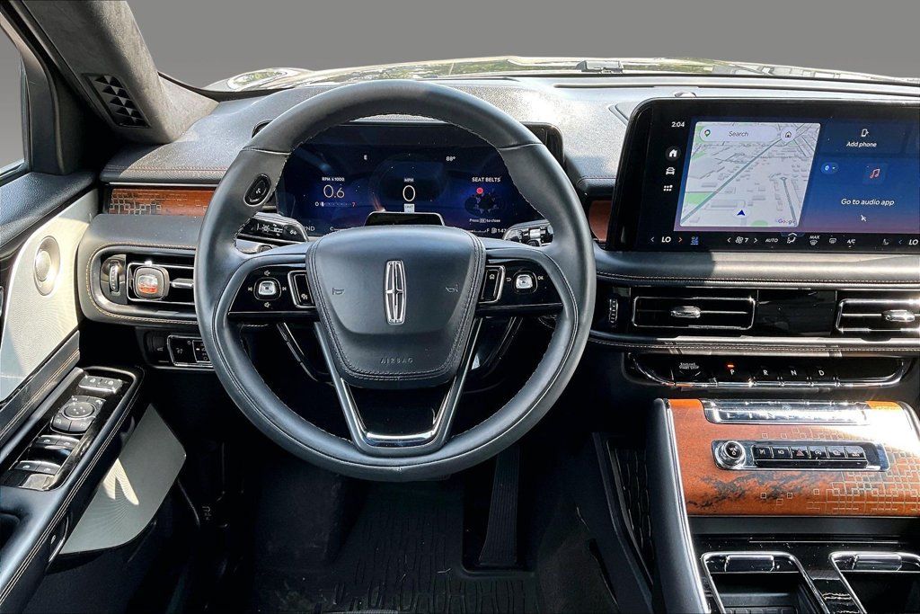 Used 2025 Lincoln Aviator Black Label AWD/4WD image 2