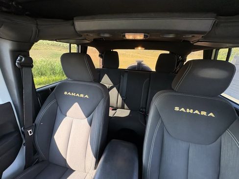 Used 2015 Jeep Wrangler Unlimited Sahara w/ Connectivity Group image 38