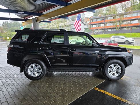 Used 2024 Toyota 4Runner SR5 Premium w/ Moonroof Package image 4
