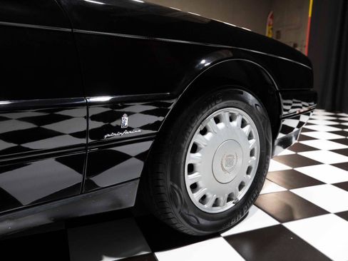 Used 1992 Cadillac Allante FWD image 16