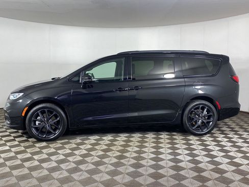 Used 2022 Chrysler Pacifica Limited w/ S Appearance Package AWD/4WD image 8