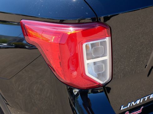 Used 2023 Ford Explorer Limited AWD/4WD image 17