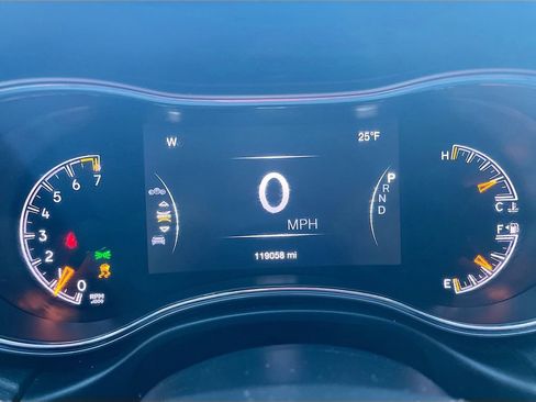 Used 2018 Jeep Grand Cherokee Limited image 12